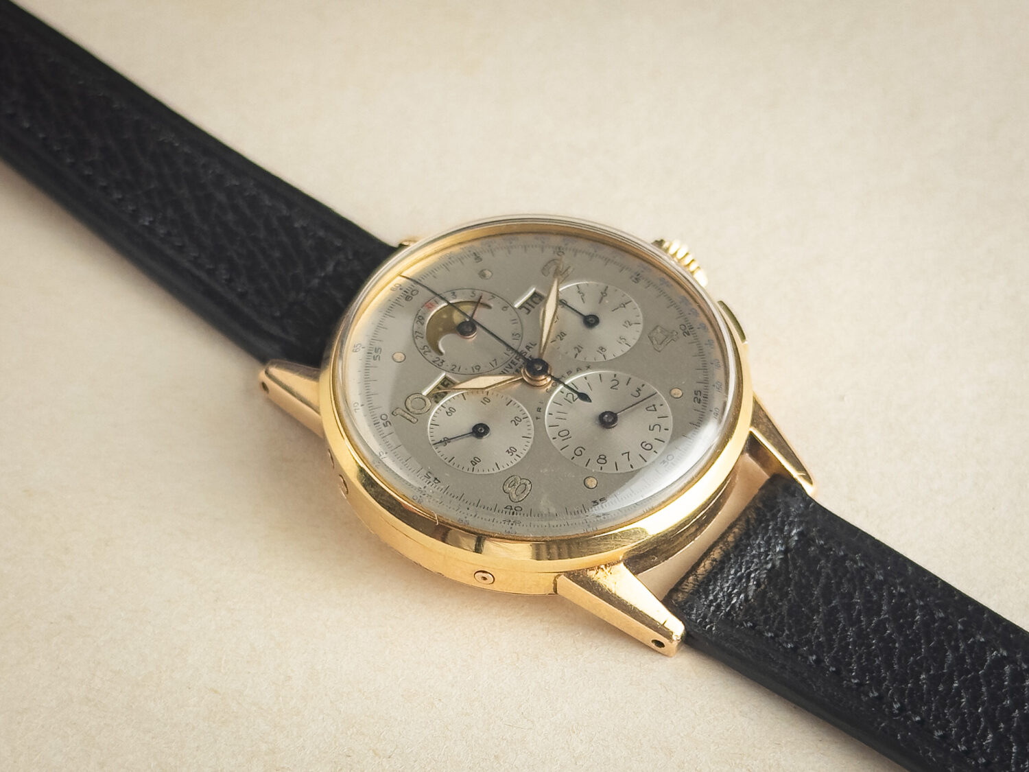 1940s Universal Genève Tri-Compax Ref. 12253 - Image 4