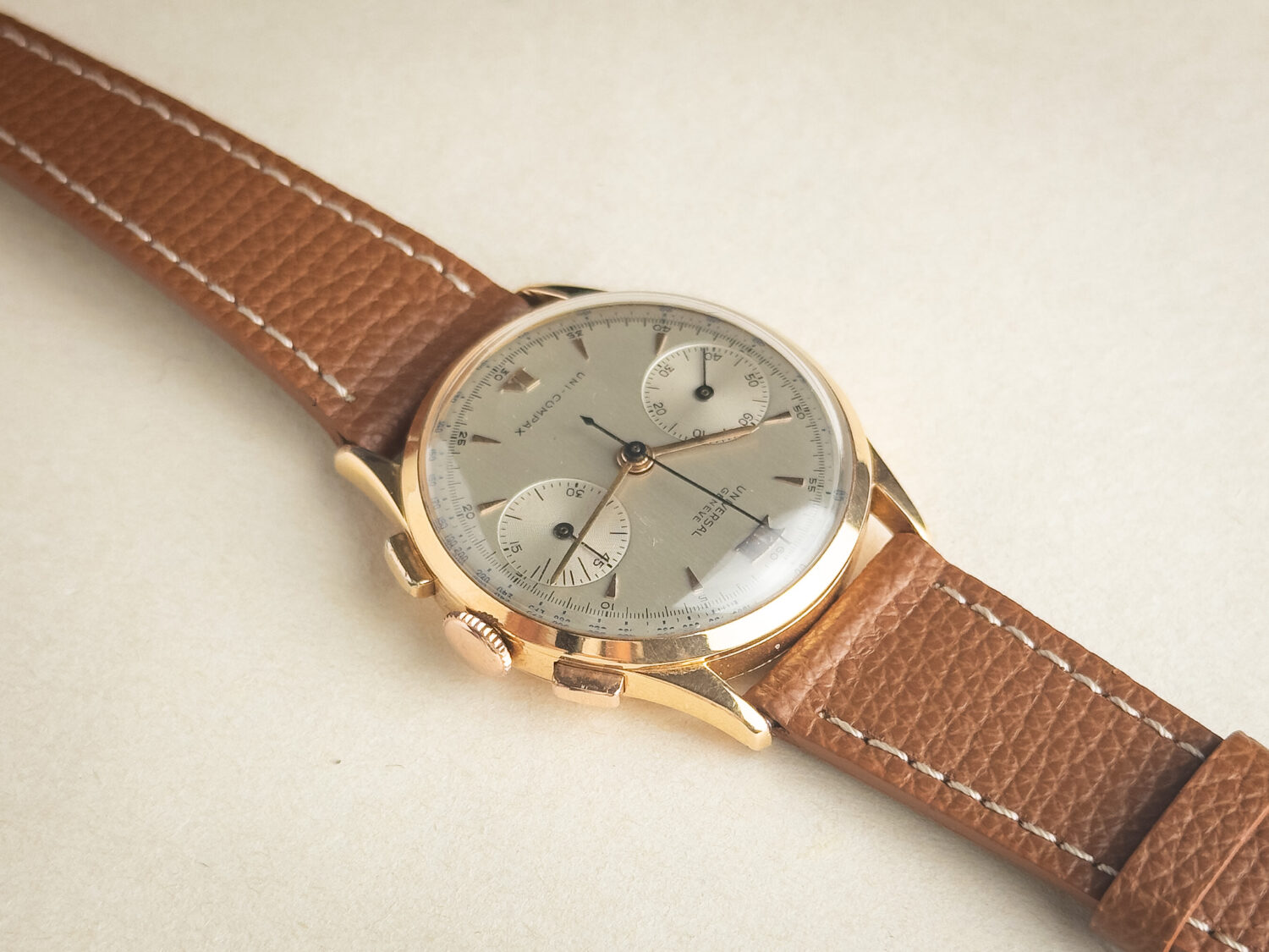 1940s Universal Genève Uni-Compax Ref. 12445 - Image 4